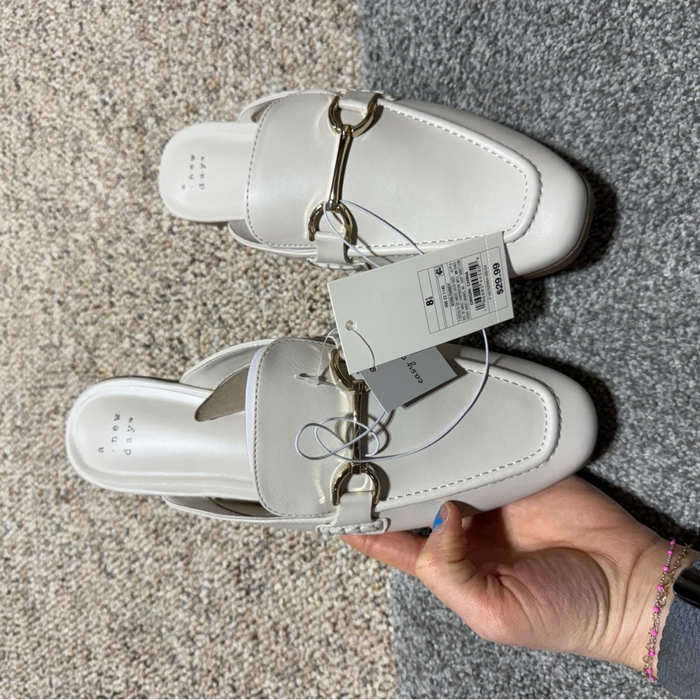Women’s Size 8.5 Slip-On White Shoes